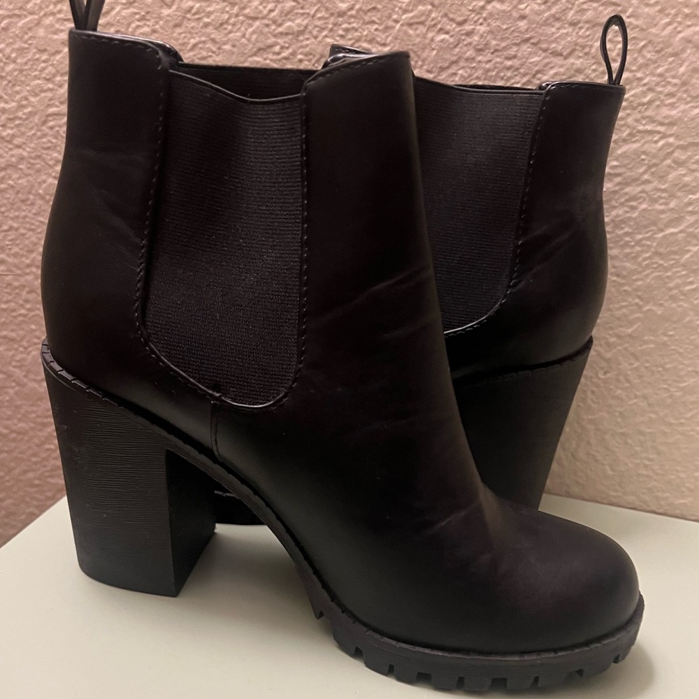 SODA Classic Black booties